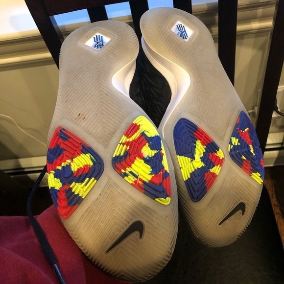 KYRIES - Picture 5 of 10